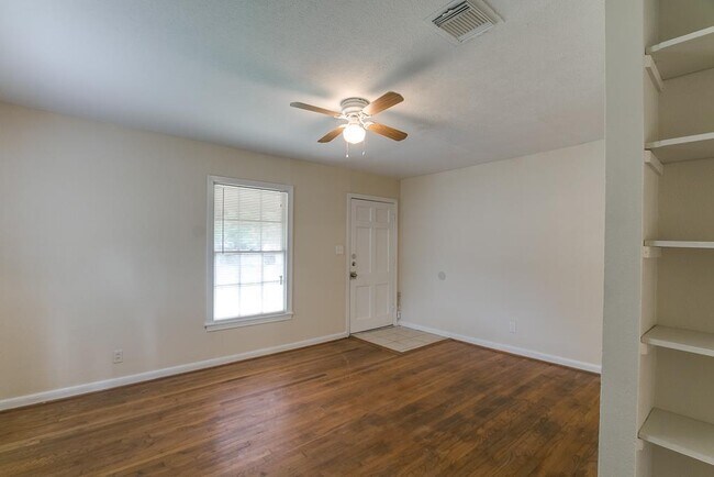 Foto del edificio - 10922 Oswego St
