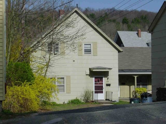 Primary Photo - 129-147 Pleasant St