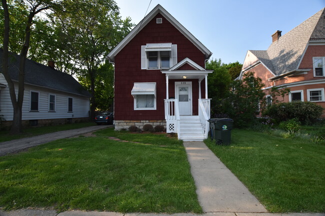 Building Photo - 338 Marion Ave