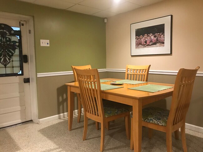 Dining area - 128 Woodmont Blvd