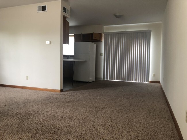 Building Photo - 2106 W Woodriver Dr