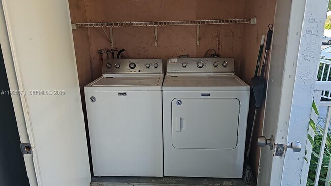 Foto del edificio - 8540 SW 212th St