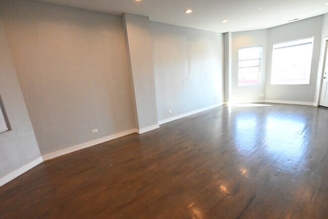 Foto del edificio - 2750 W Cermak Rd