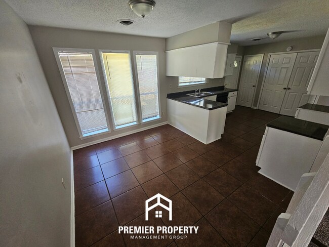 Foto del edificio - 3951 Silverleaf Rd