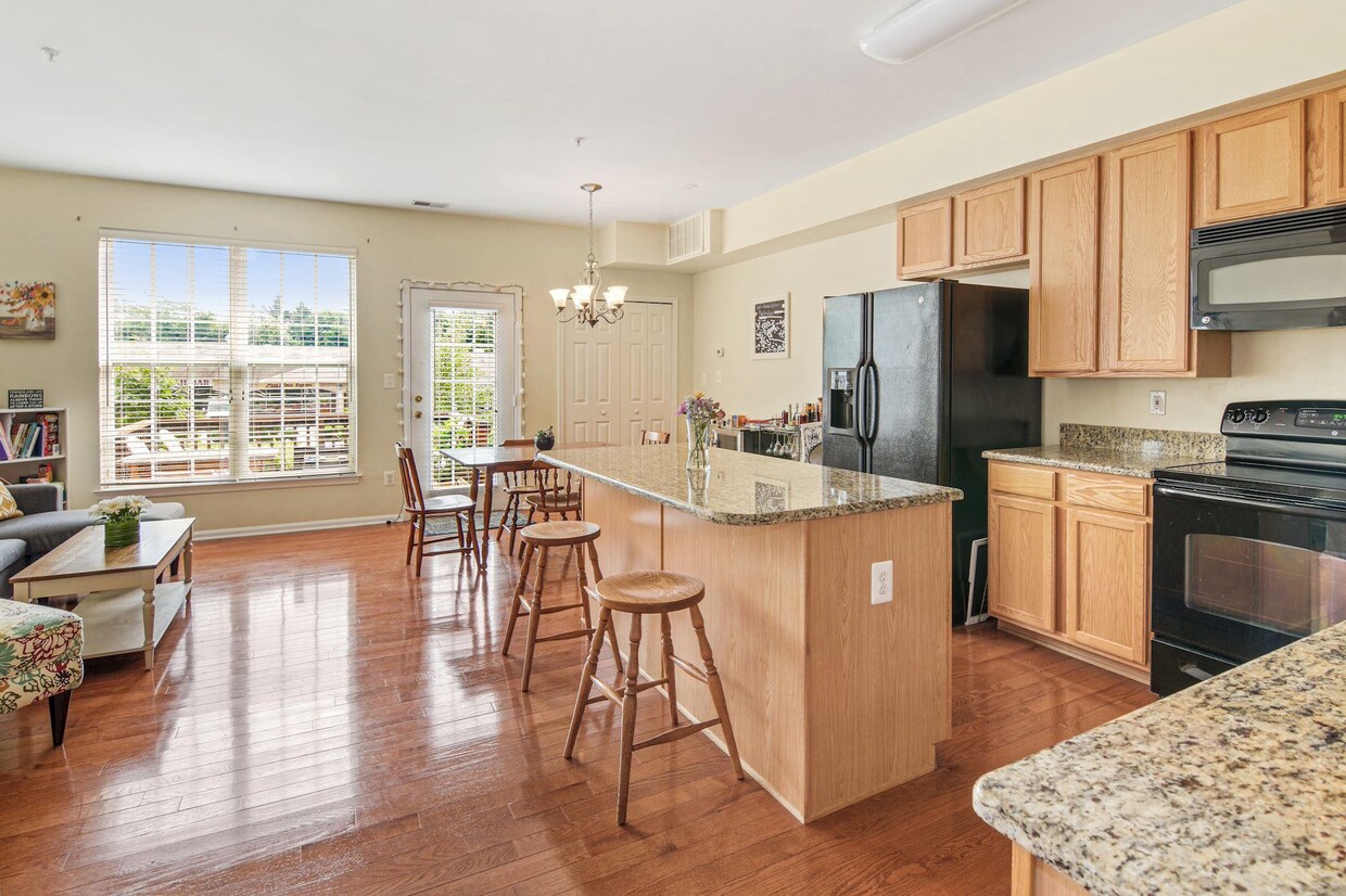 Primary Photo - 29 Harbour Heights Dr
