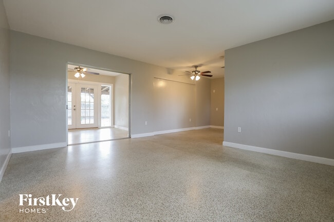 Foto del edificio - 75 Lakeview Ln