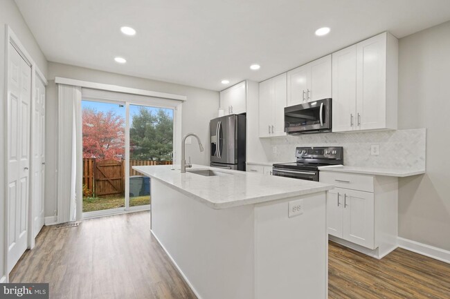 Foto del edificio - 2960 Kings Station Ct