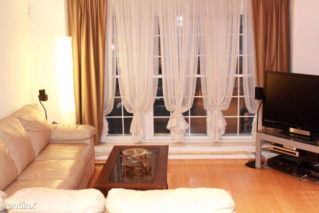 Foto del edificio - 18521 Cherry Laurel Ln