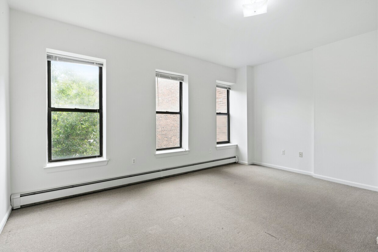 Primary Photo - XXL 1 bedroom, loft-like Harlem tree-top