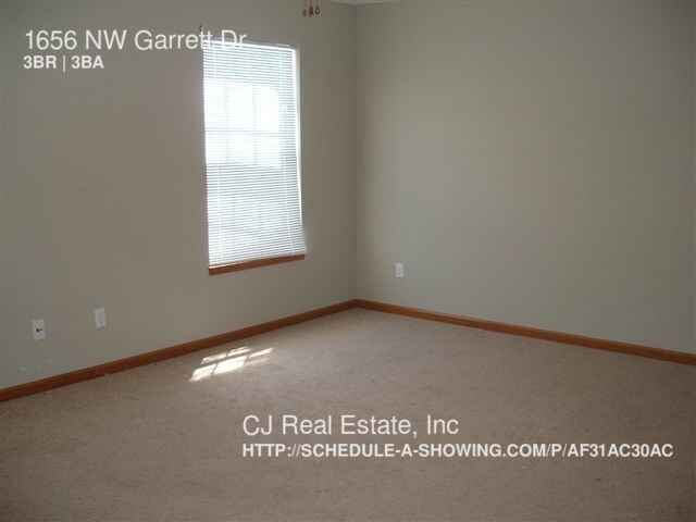 Building Photo - 1656 NW Garrett Dr