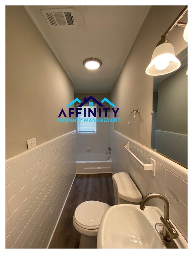 Building Photo - Newly Renovated Two Bedroom/ 1 Bathroom Ap...