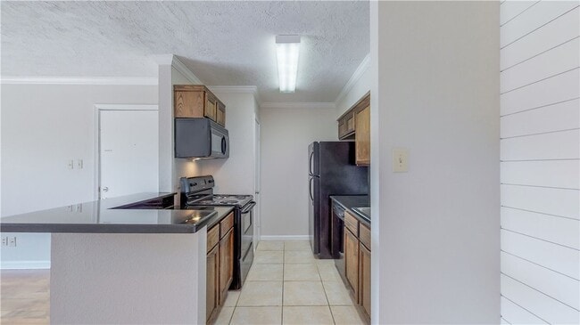 Building Photo - 904 University Oaks Blvd