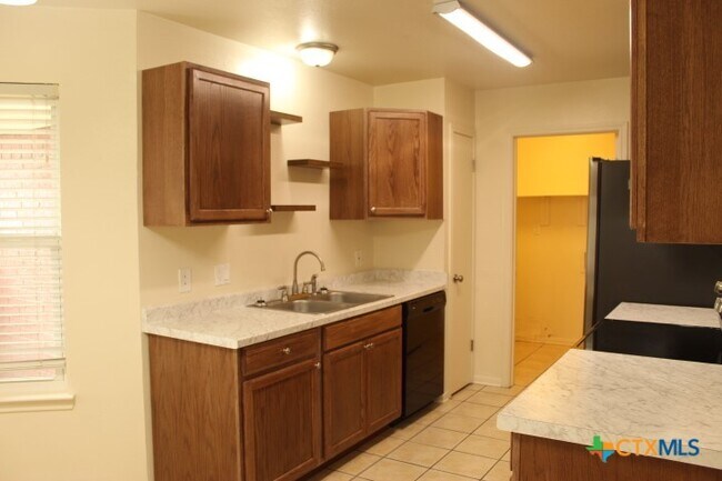 Foto del edificio - 2713 Fieldstone Dr