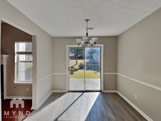 Foto del edificio - 301 Lacebark Ln