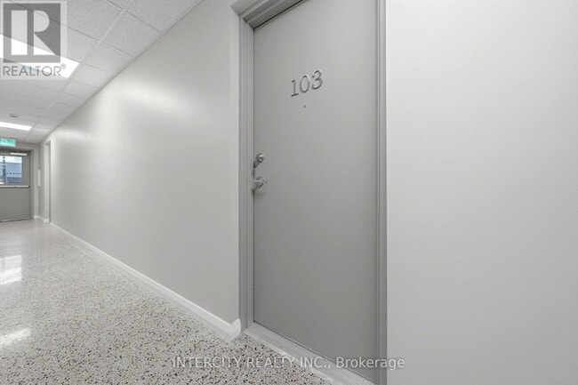 Building Photo - 91 Wentworth St S
