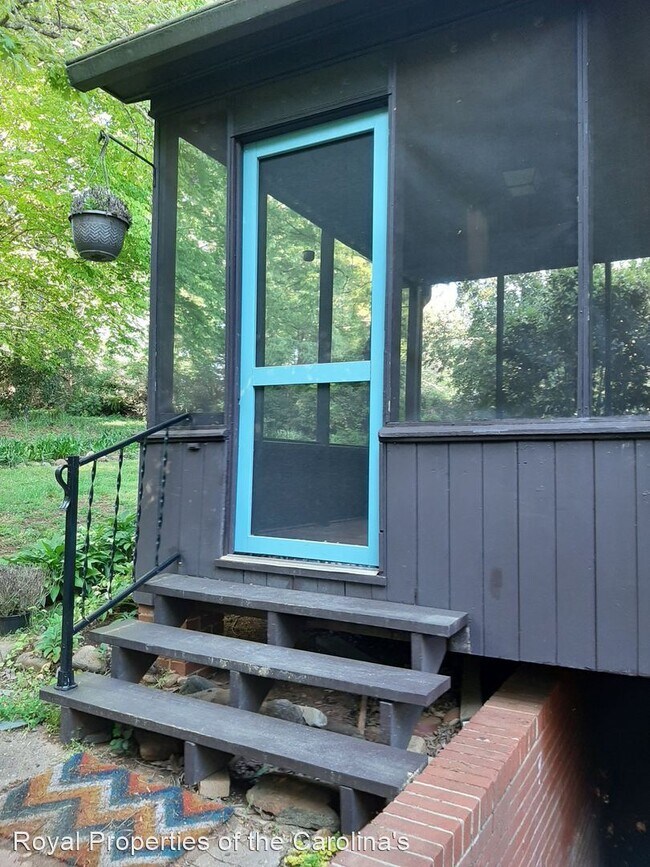 Building Photo - 3 br, 2 bath House - 500 East J Street