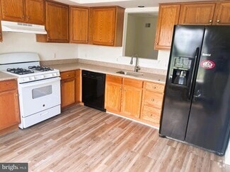 Building Photo - 131 Kendal Ct