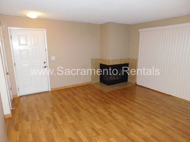 Building Photo - 2 br, 1 bath House - 550 Del Verde Circle #5