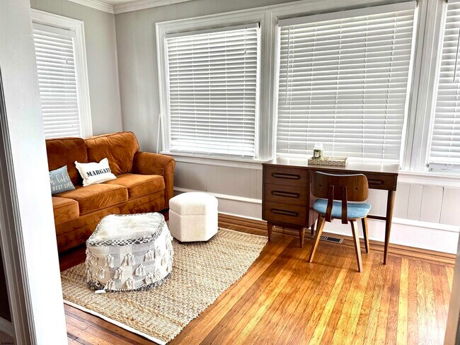 Building Photo - 108 N Jasper Ave