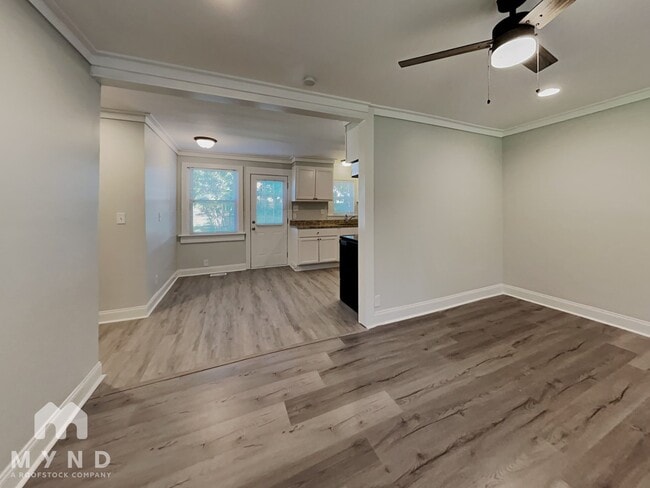 Building Photo - 2400 Dorety Pl