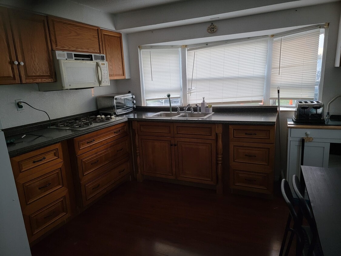Building Photo - 13491 SW 7th Pl