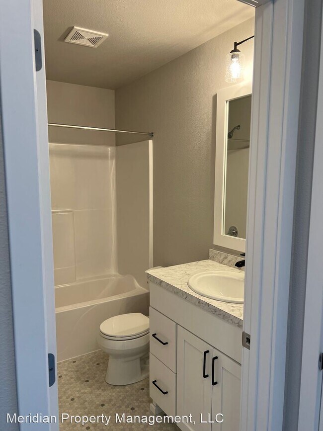 Foto del edificio - 3 br, 3 bath House - 4996 37th Ave S