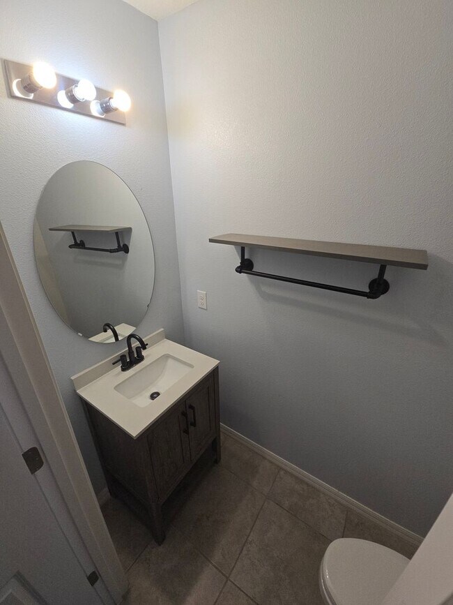 Foto del edificio - Gorgeous 4-Bedroom, 2.5-Bathroom Home in R...