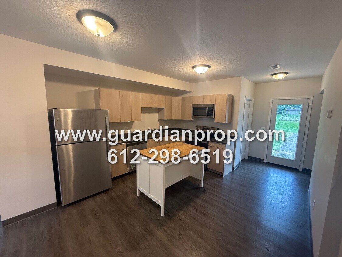 Foto principal - 7555 Cloman Way E