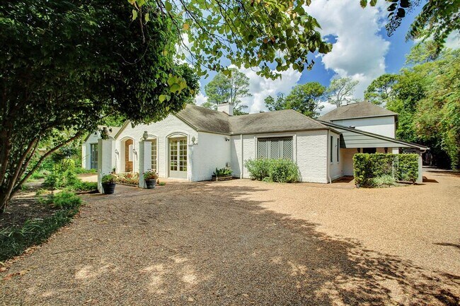 Building Photo - 777 Ourlane Cir