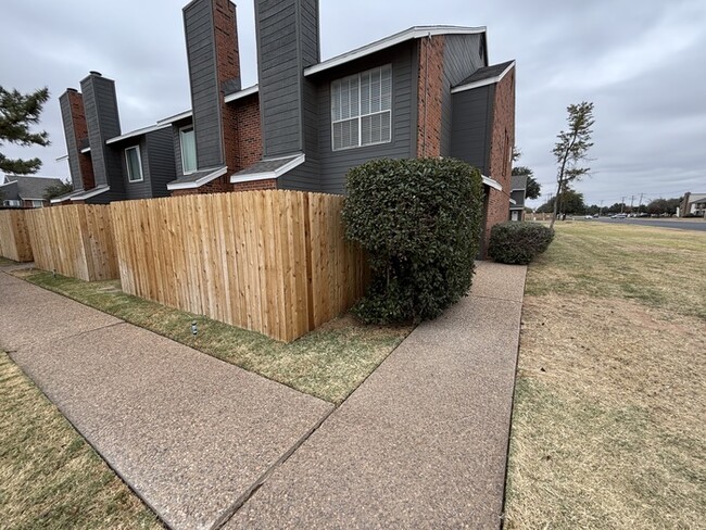 Foto del edificio - 2 story townhome