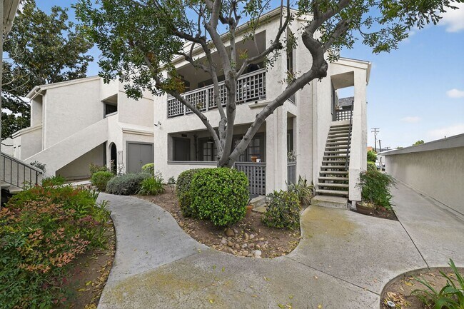 Foto del edificio - Santee 2 Bedroom 2 Bath Condo with Garage