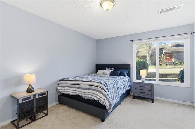 Foto del edificio - 1512 Stoneleigh Way