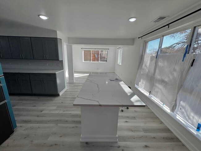 Foto del edificio - 4656 W 87th St