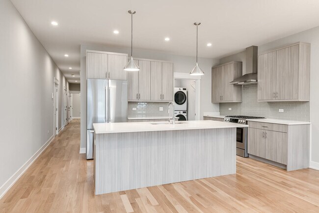 Foto del edificio - 2145 S Halsted St