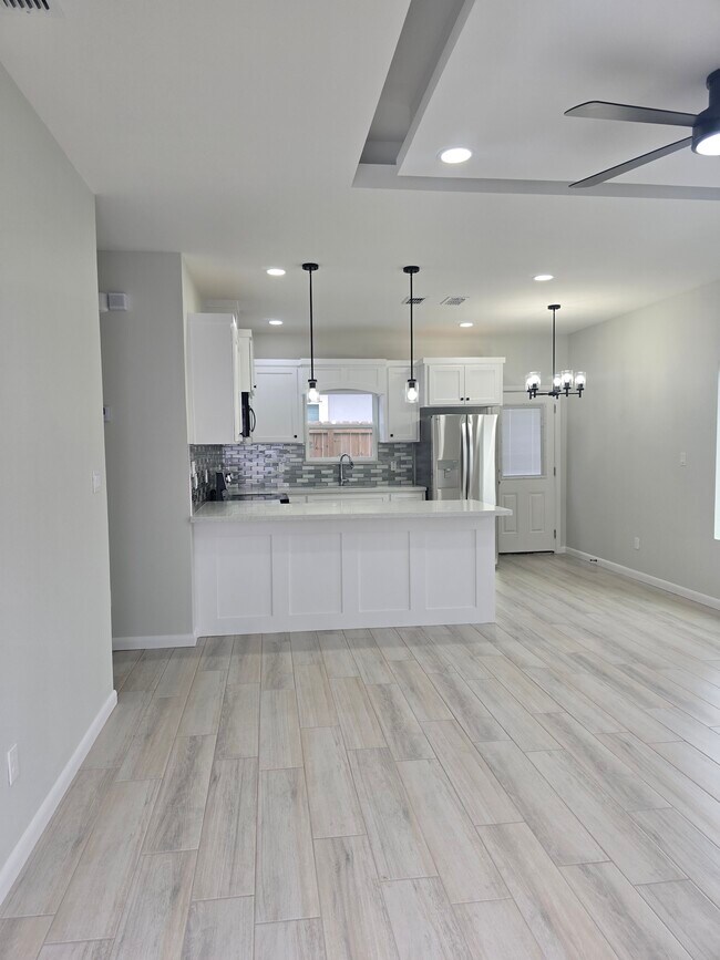 Foto del edificio - 919 N Abbey Ave