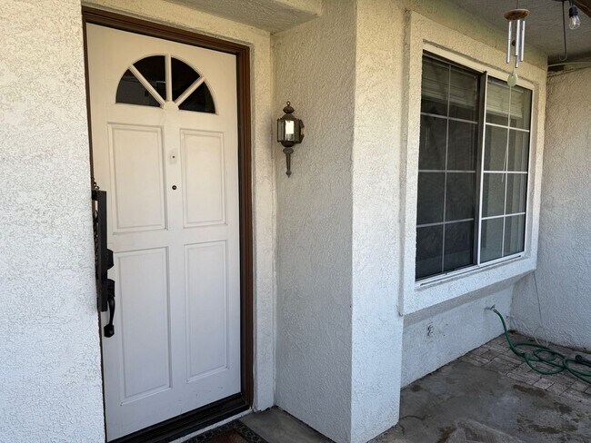 Foto del edificio - Beautiful Camarillo Townhome