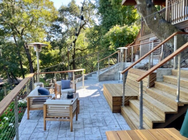 Foto del edificio - Gorgeous Hillside View, Modern Flat