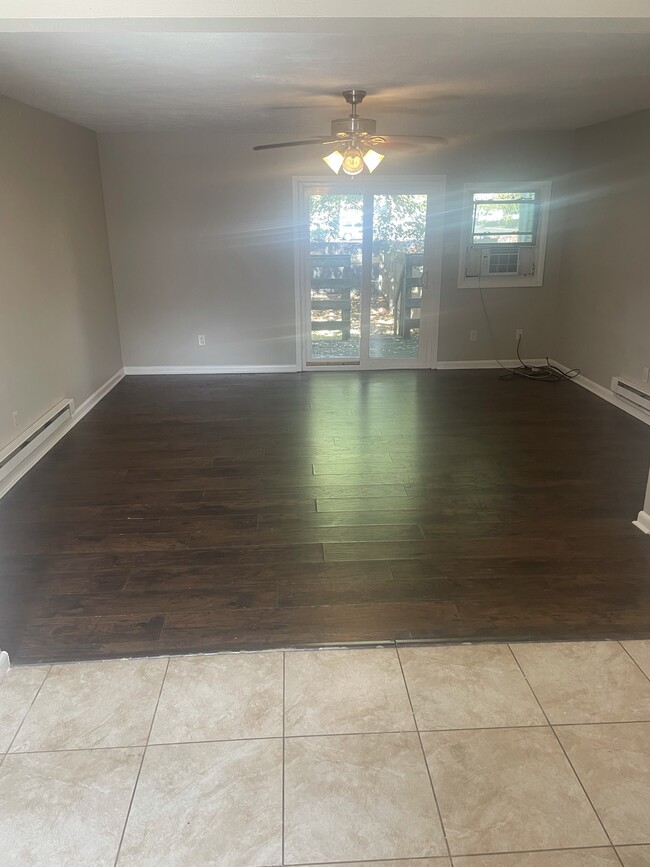 Building Photo - 700 Tara Dr