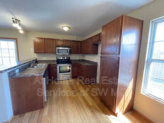 Building Photo - 2421 W Brook Ridge St