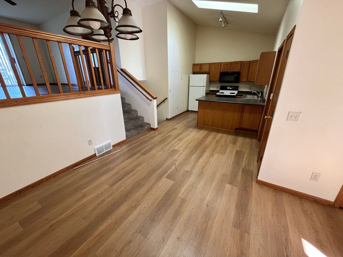 Foto principal - 711 29th Ave NE