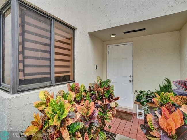Building Photo - 8014 NW 15th Manor