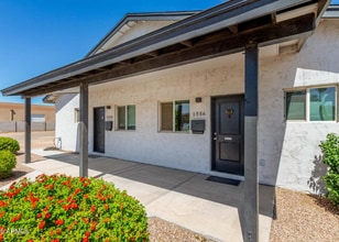 Building Photo - 1558 W 5th St