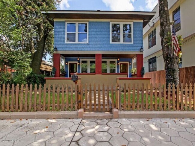 Building Photo - 240 W 11th St