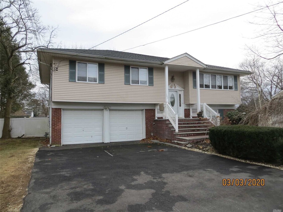 Primary Photo - 162 Burr Rd