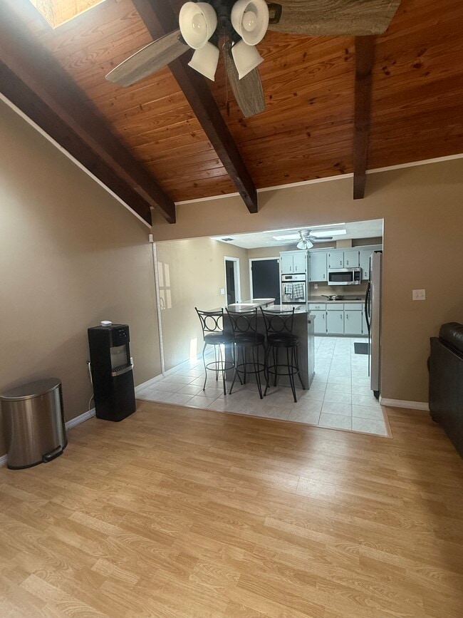 Building Photo - 840 Ferne Dr