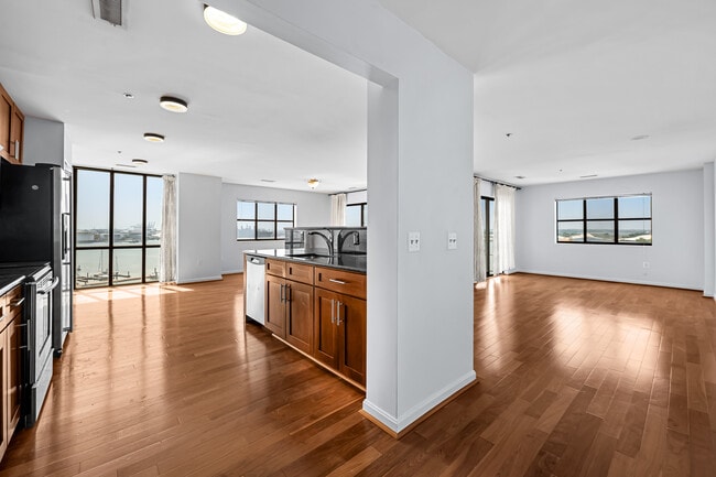 Building Photo - 2702 Lighthouse Pt E
