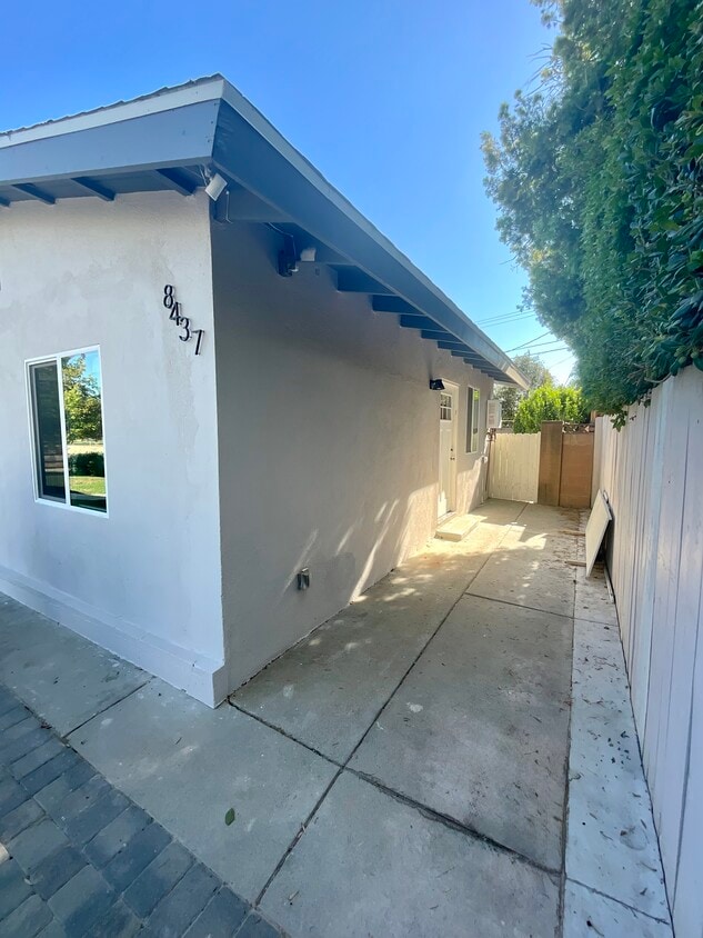 Primary Photo - 8437 Nevada Ave