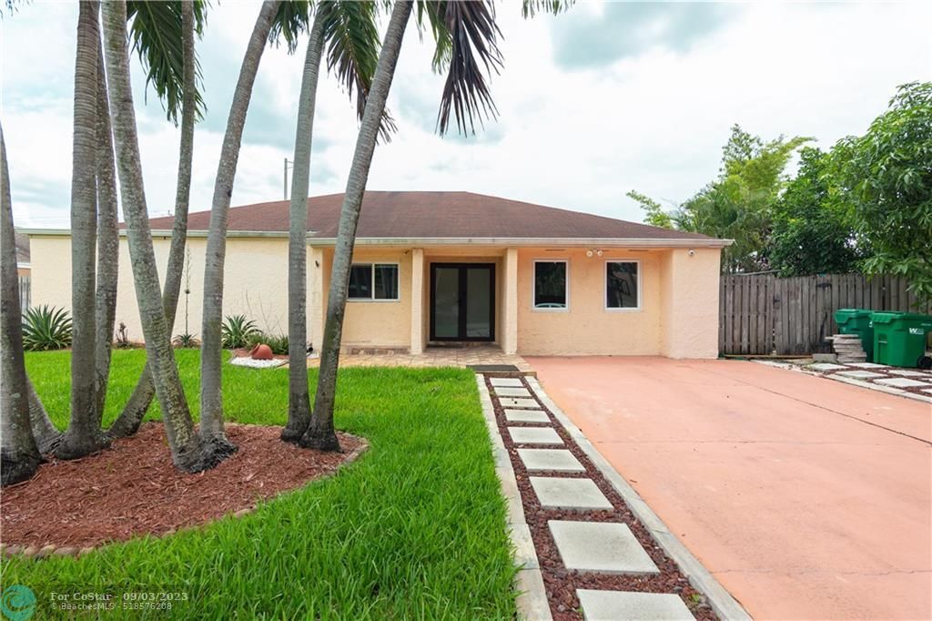 Foto principal - 4981 SW 95th Ave