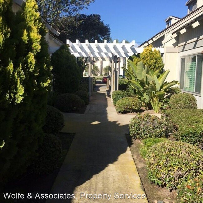 Building Photo - 1 br, 1 bath House - 220 Elm Street #9