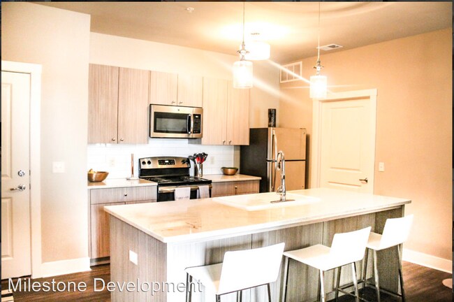 Building Photo - 3625 Dewey Ave